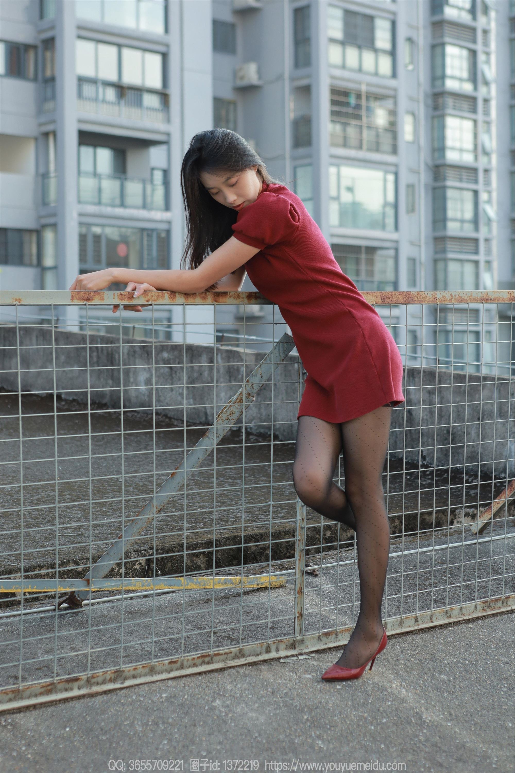 IESS异思趣向  2024.12.16 丝享家 1925 小九《黑色螺旋波点》